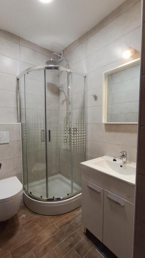 ויר Apartments Branka- 4 Apartments In House- 1 Apartment Has Jacuzzi מראה חיצוני תמונה